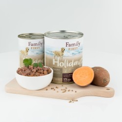 FAMILY FIRST HOLIDAYS Puszka dla psa Kaczka/bataty 800g