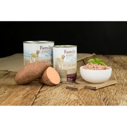 FAMILY FIRST HOLIDAYS Puszka dla psa Kaczka/bataty 800g