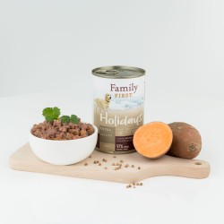 FAMILY FIRST HOLIDAYS Puszka dla psa Kaczka/bataty 400g